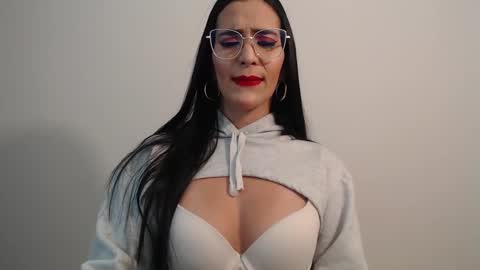 Snapshot of karlota_hank chatting on 01.19.25 Karlis online show from 01.19.25
