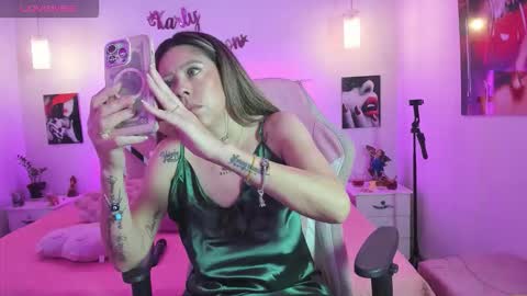 Karly Moonns online show from 11.19.25