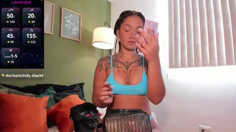 Snapshot of karlye_5 chatting on 10.04.25 Karlye online show from 10.04.25