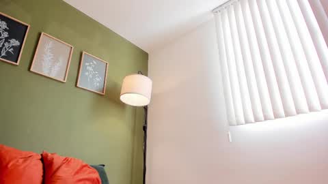 Snapshot of karlye_5 chatting on 10.06.25 Karlye online show from 10.06.25