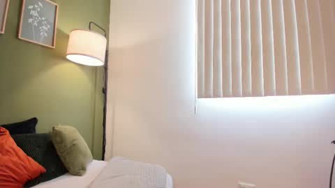 Snapshot of karlye_5 chatting on 10.17.25 Karlye online show from 10.17.25