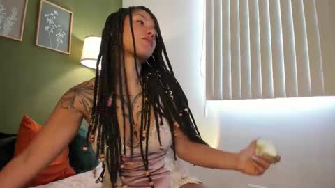 Snapshot of karlye_5 chatting on 10.20.25 Karlye online show from 10.20.25