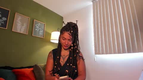 Snapshot of karlye_5 chatting on 11.10.25 Karlye online show from 11.10.25