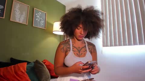 Snapshot of karlye_5 chatting on 11.12.25 Karlye online show from 11.12.25