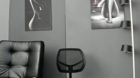Snapshot of karlyjons_ chatting on 04.22.26 online show from 04.22.26