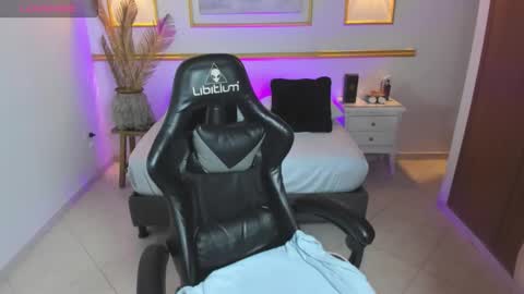 karlyy_ online show from 12.19.25