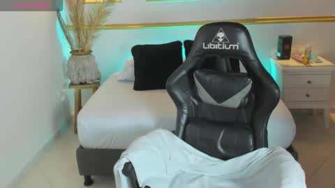 karlyy_ online show from 12.22.25