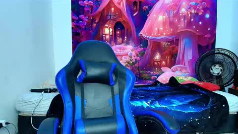 Snapshot of karol_naughty chatting on 10.30.25 online show from 10.30.25