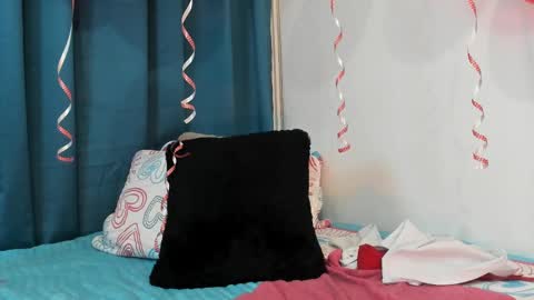 karol_w10 online show from 02.13.25