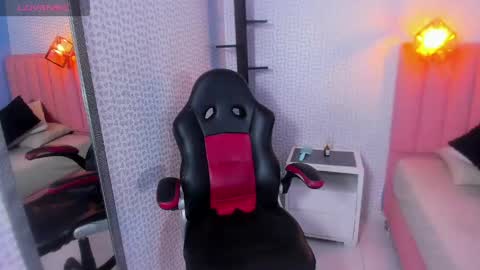 karolagrey online show from 04.16.26