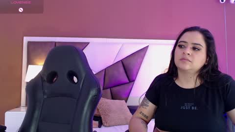 Snapshot of karolandmichel chatting on 12.19.24 Karol and Michel online show from 12.19.24