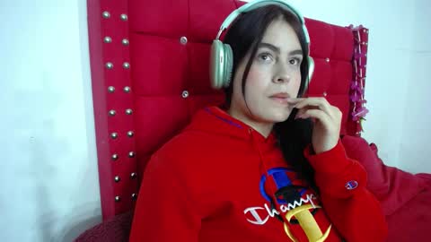 Snapshot of karolay_su chatting on 02.14.25 ARIANNA online show from 02.14.25