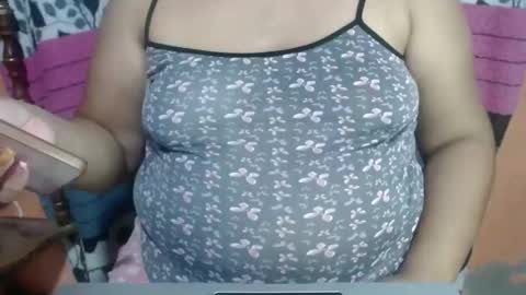 Snapshot of karolbb chatting on 10.15.25 karolbb online show from 10.15.25