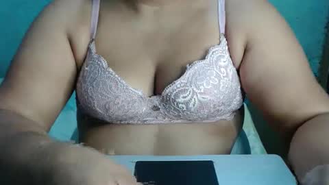 Snapshot of karolbb chatting on 10.19.25 karolbb online show from 10.19.25