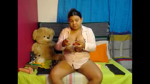 Snapshot of karolhot916 chatting on 02.16.25 karol online show from 02.16.25