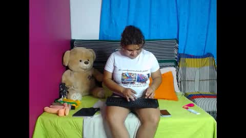 Snapshot of karolhot916 chatting on 02.18.25 karol online show from 02.18.25