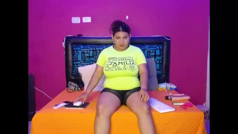 Snapshot of karolhot916 chatting on 10.21.25 karol online show from 10.21.25