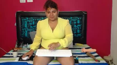 Snapshot of karolhot916 chatting on 11.05.25 karol online show from 11.05.25