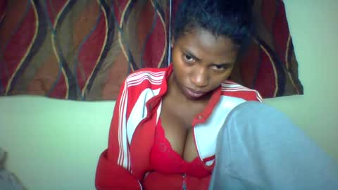 Snapshot of karoliee chatting on 07.19.26 karoliee online show from 07.19.26