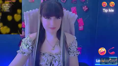 Snapshot of karolina_mia chatting on 05.10.26 Caroline online show from 05.10.26