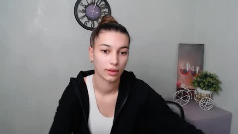 Snapshot of karolinamex_ chatting on 02.19.25 Karolina online show from 02.19.25