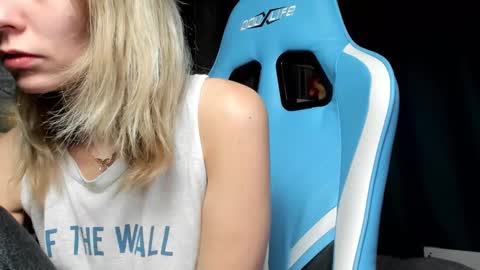 karoline121 online show from 12.17.25