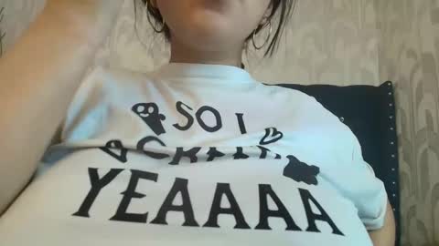 Snapshot of karolineburnx chatting on 05.23.26 Isa online show from 05.23.26