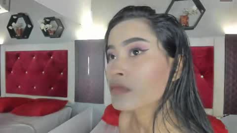 Snapshot of karoll014 chatting on 05.16.26 Karol online show from 05.16.26