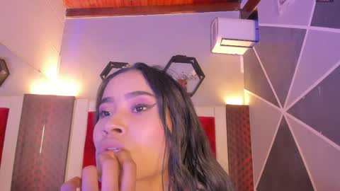 Snapshot of karoll014 chatting on 05.27.26 Karol online show from 05.27.26