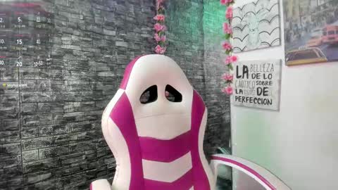 KAROLL online show from 10.25.25