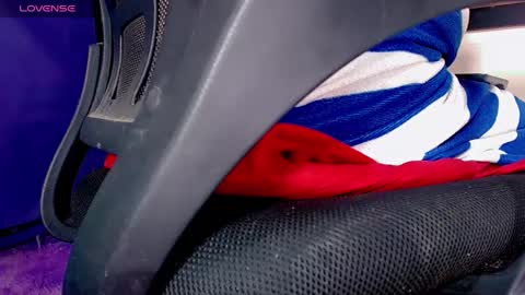 Snapshot of karoll_scoott chatting on 01.07.25 karol online show from 01.07.25