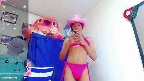 Snapshot of karoll_scoott chatting on 01.16.25 karol online show from 01.16.25