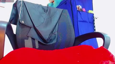 Snapshot of karoll_scoott chatting on 02.11.25 karol online show from 02.11.25