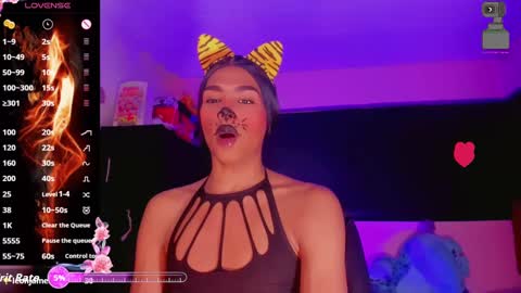 Snapshot of karoll_scoott chatting on 09.30.25 karol online show from 09.30.25