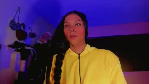 Snapshot of karoll_scoott chatting on 10.06.25 karol online show from 10.06.25