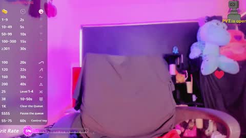 Snapshot of karoll_scoott chatting on 10.20.25 karol online show from 10.20.25