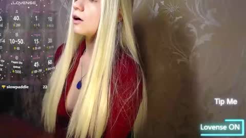 Snapshot of karolynafox chatting on 02.14.26 Caroline Fox online show from 02.14.26