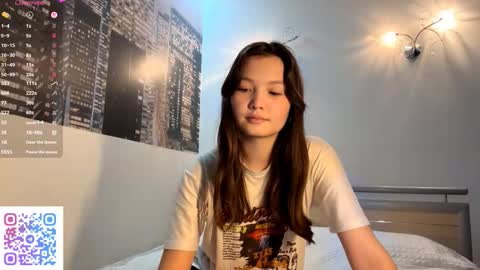 Snapshot of kassandrataulbee chatting on 09.28.25 Kira online show from 09.28.25