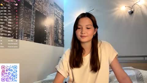 Snapshot of kassandrataulbee chatting on 09.29.25 Kira online show from 09.29.25