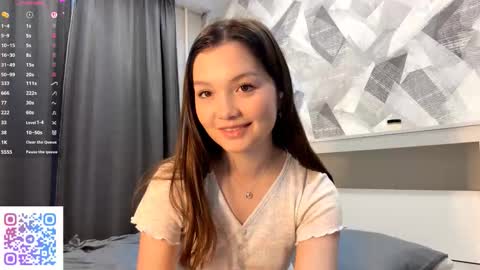 Snapshot of kassandrataulbee chatting on 10.10.25 Kira online show from 10.10.25