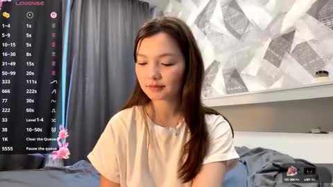 Snapshot of kassandrataulbee chatting on 10.12.25 Kira online show from 10.12.25