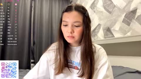 Snapshot of kassandrataulbee chatting on 10.13.25 Kira online show from 10.13.25