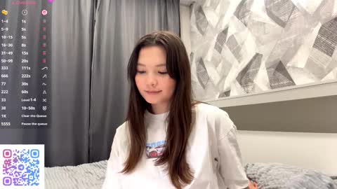 Snapshot of kassandrataulbee chatting on 10.24.25 Kira online show from 10.24.25