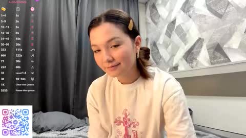 Snapshot of kassandrataulbee chatting on 10.26.25 Kira online show from 10.26.25