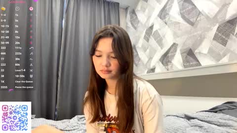 Snapshot of kassandrataulbee chatting on 10.27.25 Kira online show from 10.27.25