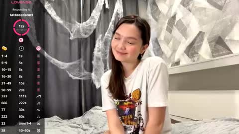 Snapshot of kassandrataulbee chatting on 11.02.25 Kira online show from 11.02.25