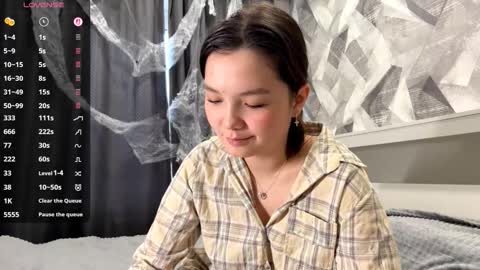 Snapshot of kassandrataulbee chatting on 11.03.25 Kira online show from 11.03.25