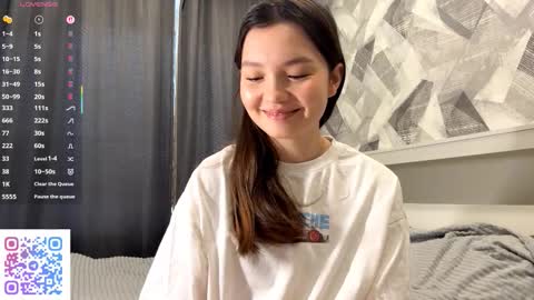 Snapshot of kassandrataulbee chatting on 11.05.25 Kira online show from 11.05.25