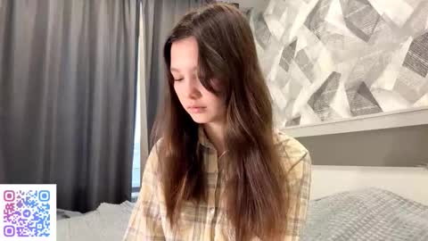 Snapshot of kassandrataulbee chatting on 11.09.25 Kira online show from 11.09.25