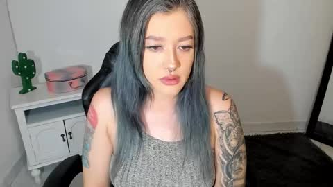 Snapshot of kat_apple chatting on 10.13.25 Alicia online show from 10.13.25